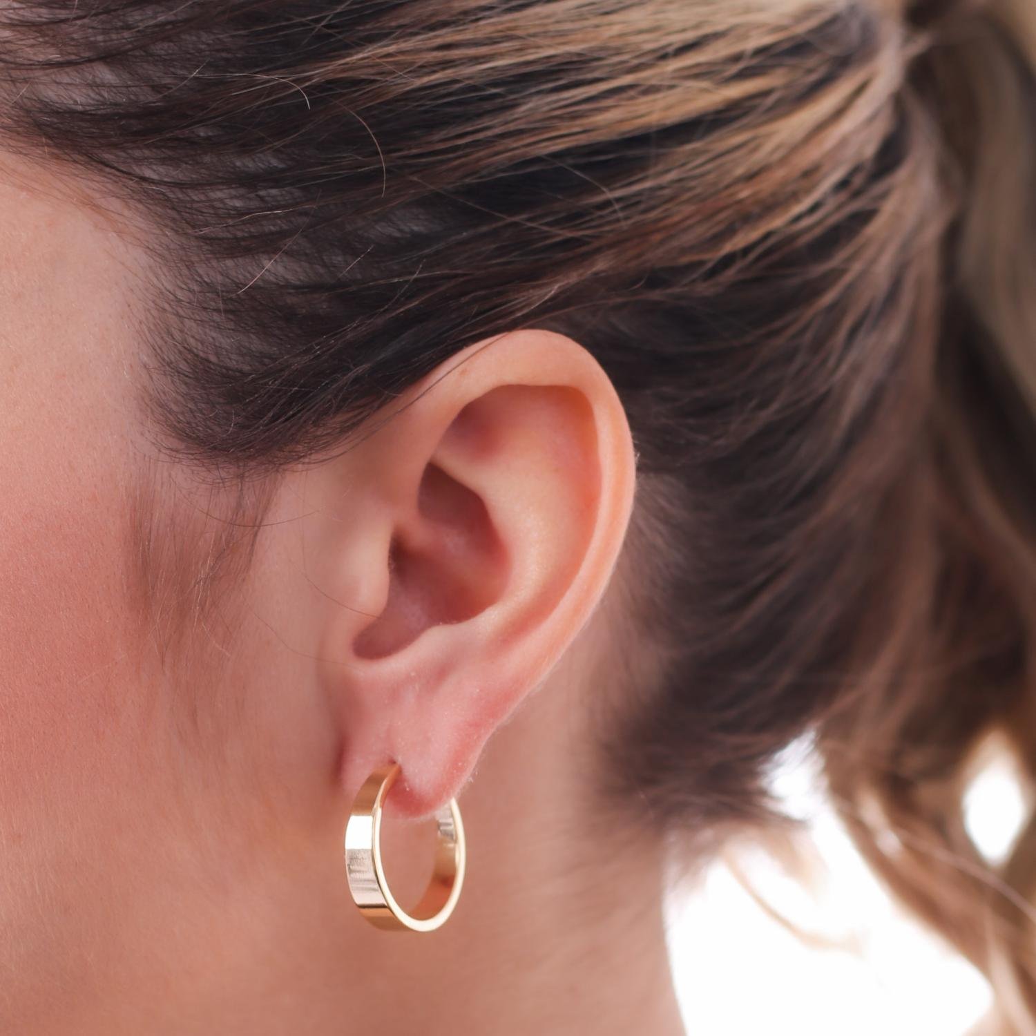 Ag-1258-Do Brinco Meia Argola Achatada (2,2cm).