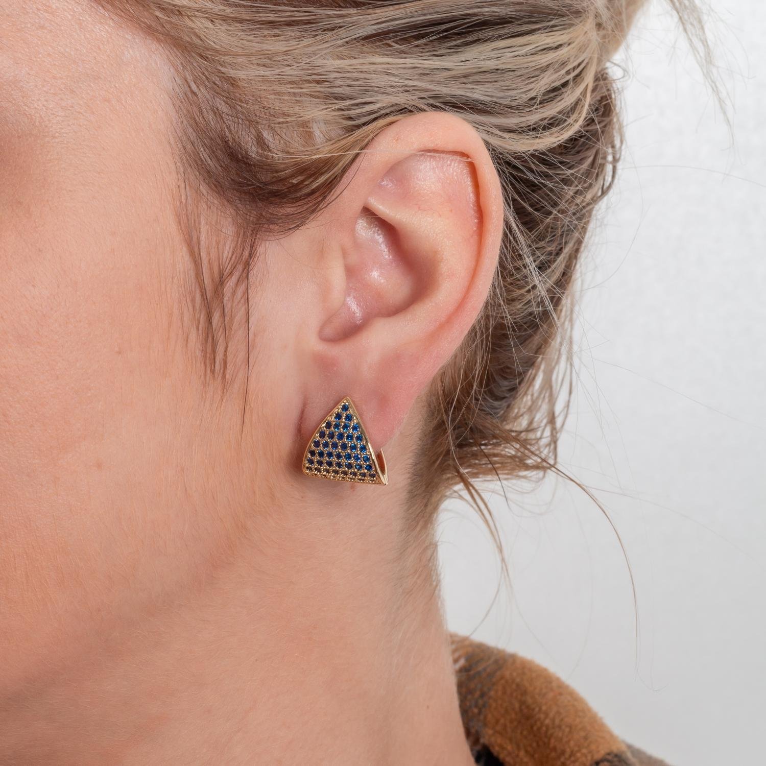 Brf-1297-Do Brinco Triângulo De Argola Articulada Cravejada Preto.