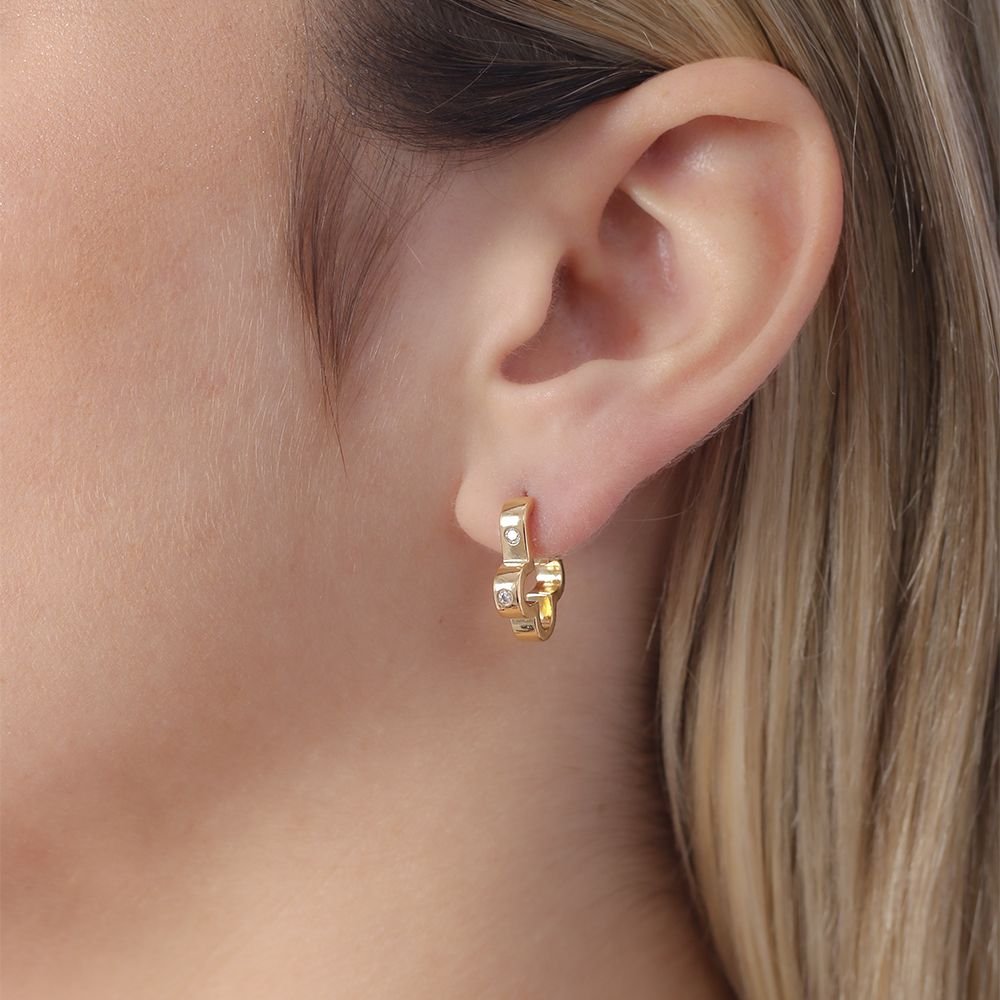 Ag-1618-Do Brinco Meia Argola De Cruz Cravejada De Zircônias (17mm).