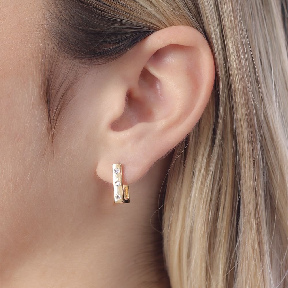 Ag-1619-Do Brinco Meia Argola Retangular Cravejada (14,5mm).