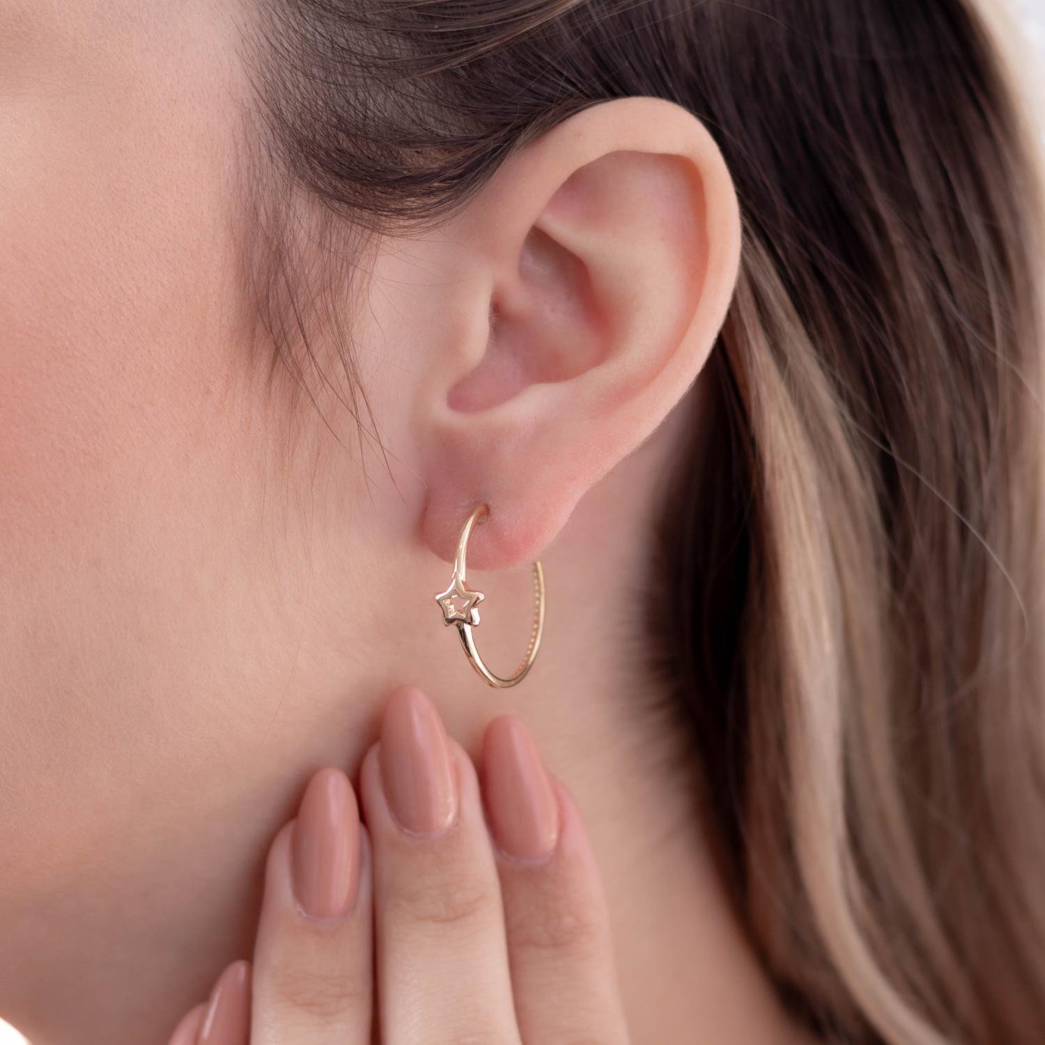 Ag-1728-Do Brinco Meia Argola Com Detalhe De Estrela (2,4cm).