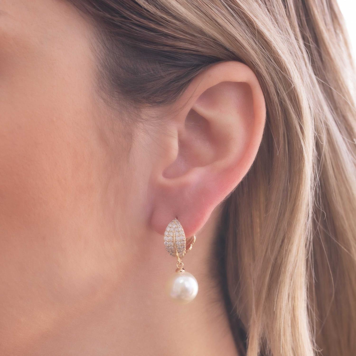 Ag-1742-Do Brinco De Argola Articulada Cravejada Com Pérola.