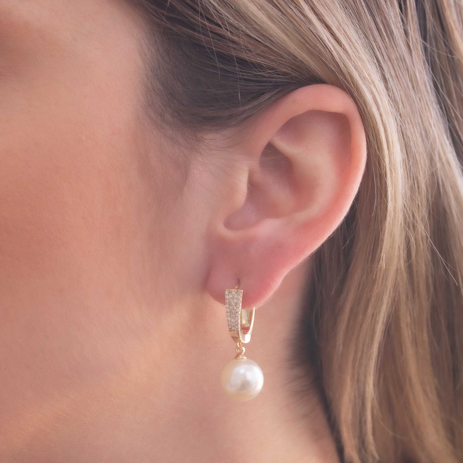 Ag-1745-Do Brinco De Argola Articulada Cravejada Com Pérola.