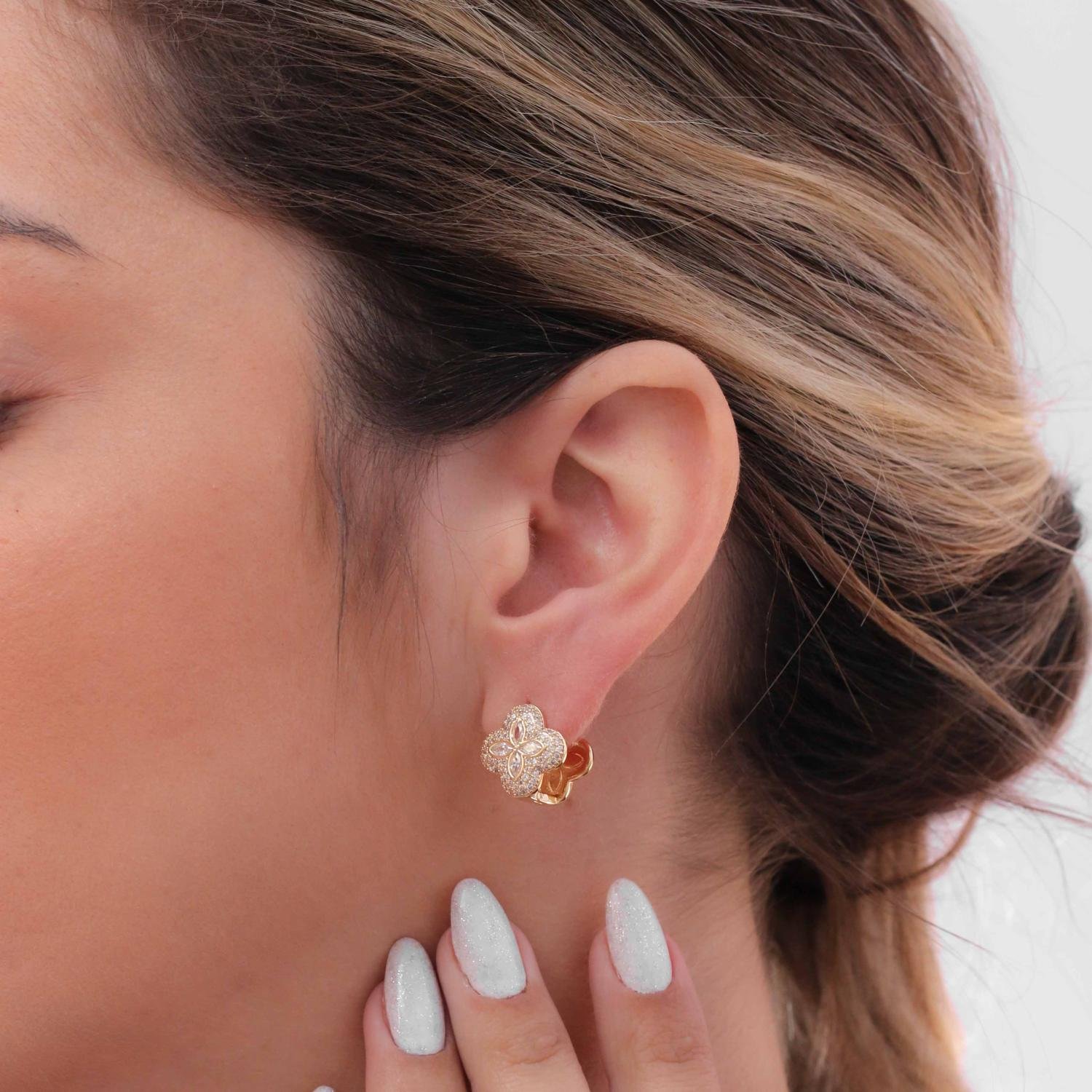 Ag-1761-Do Brinco De Trevo Cravejado De Zircônias.