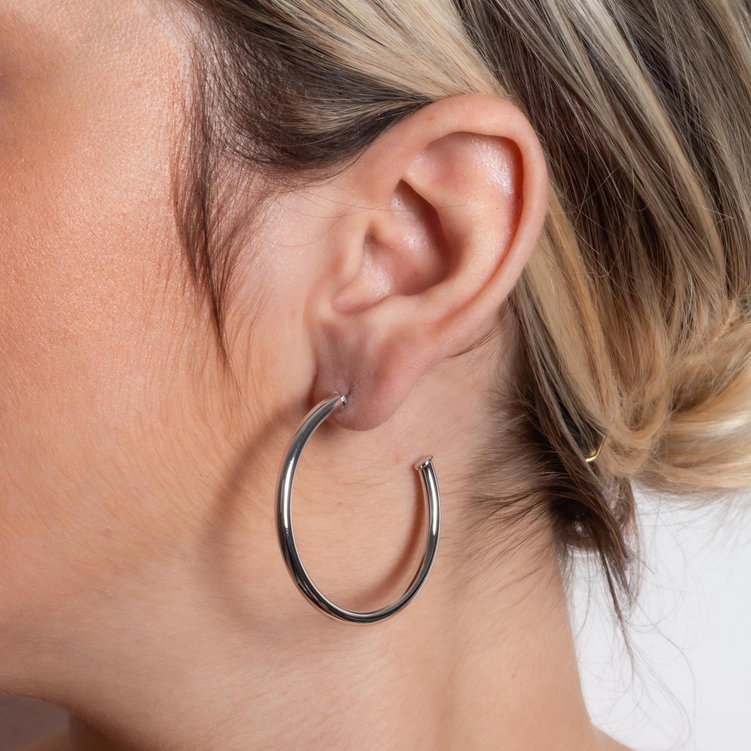 Ag-1832-Rd Brinco Meia Argola Tubo Fino - Ródio Branco (45mm).