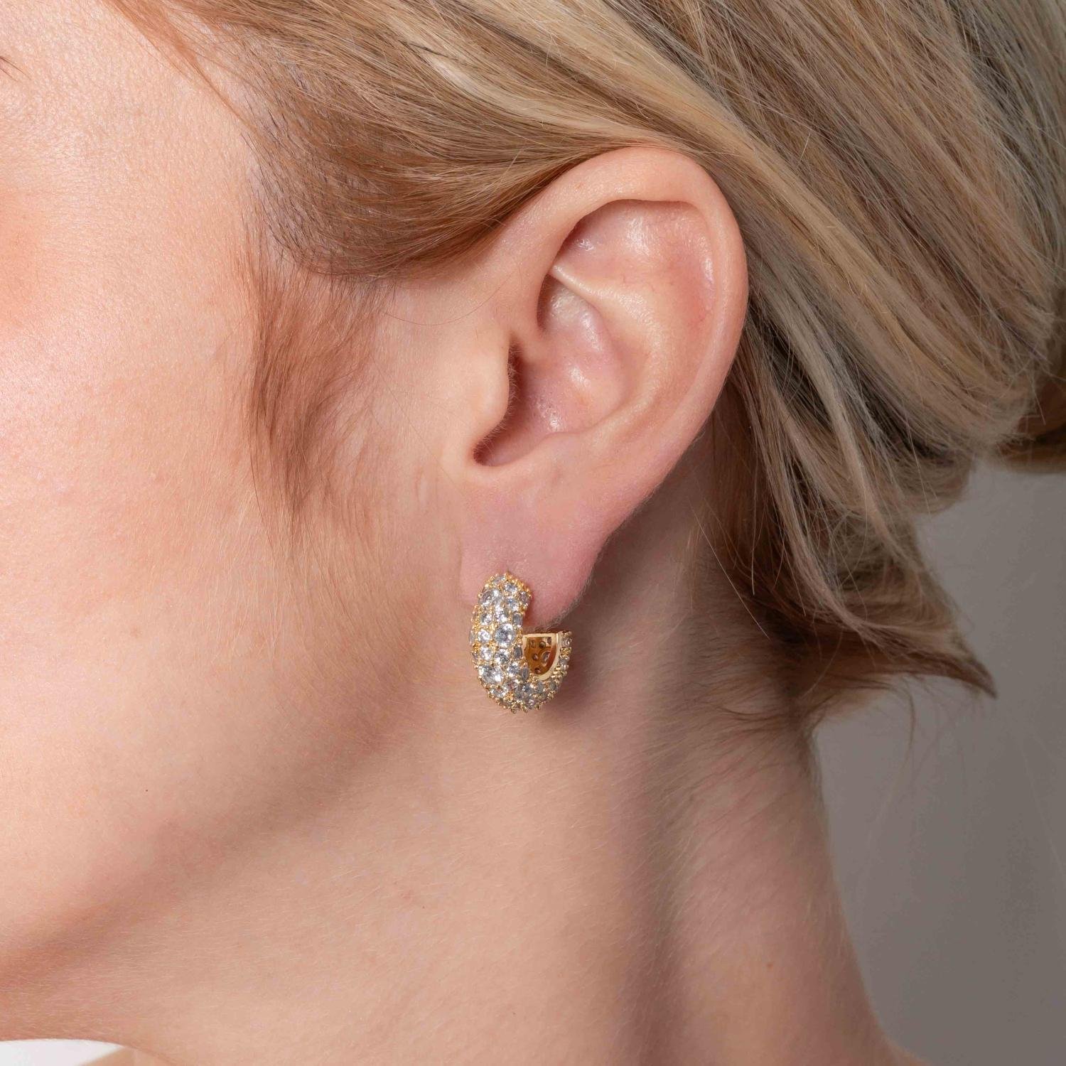 Ag-1919-Do Brinco Meia Argola Cravejado De Zircônias Cristais.