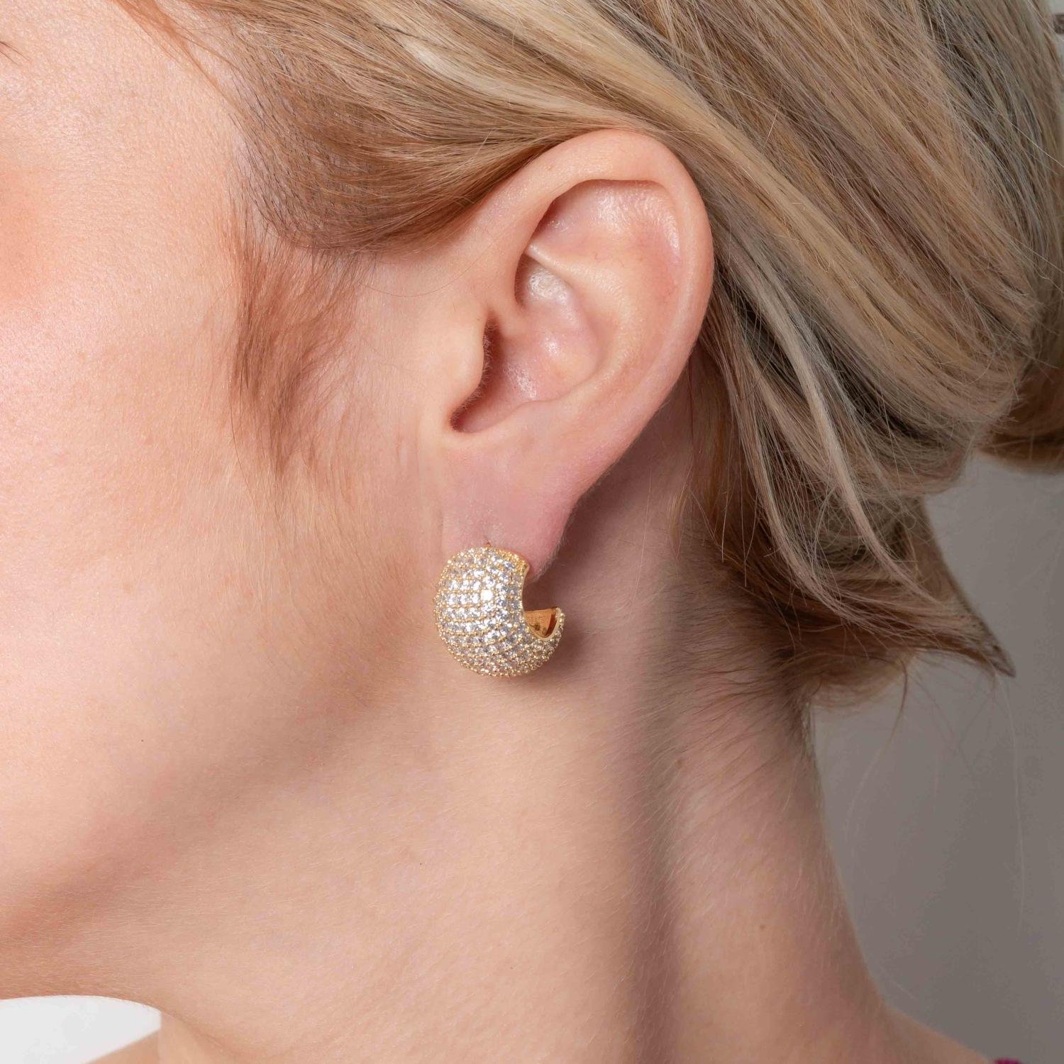 Ag-1921-Do Brinco Meia Argola Cravejado De Zircônias Cristais.