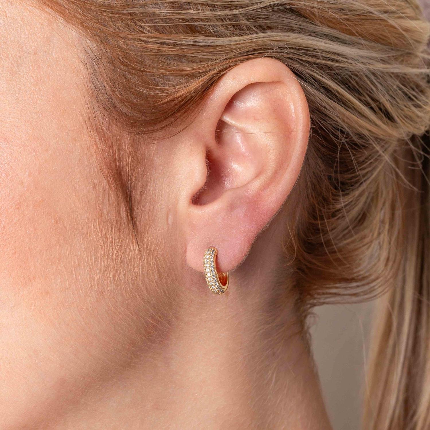 Ag-1928-Do Brinco Meia Argola Cravejado De Zircônias Cristais