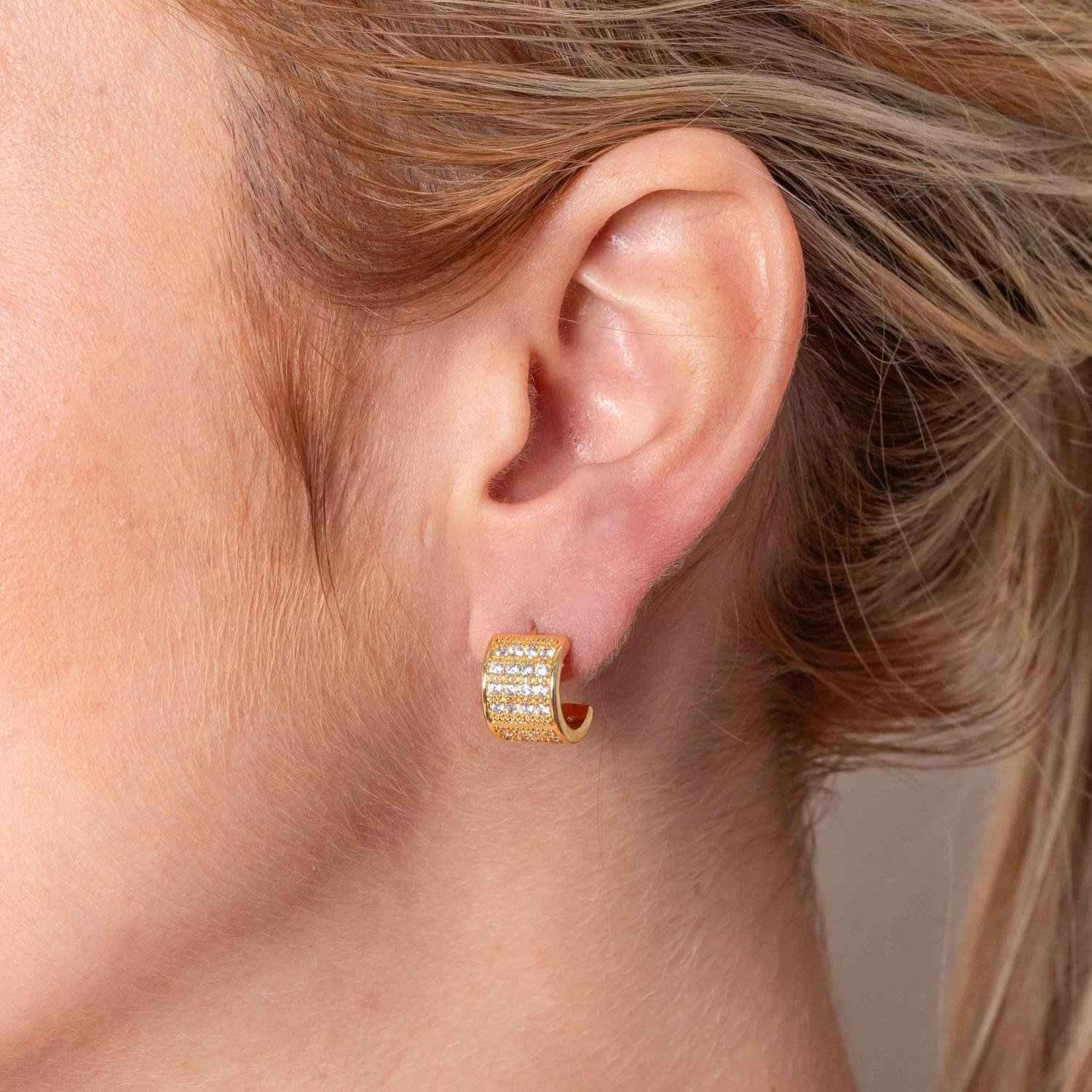 Ag-1933-Do Brinco Meia Argola Cravejado De Zircônias Cristais.