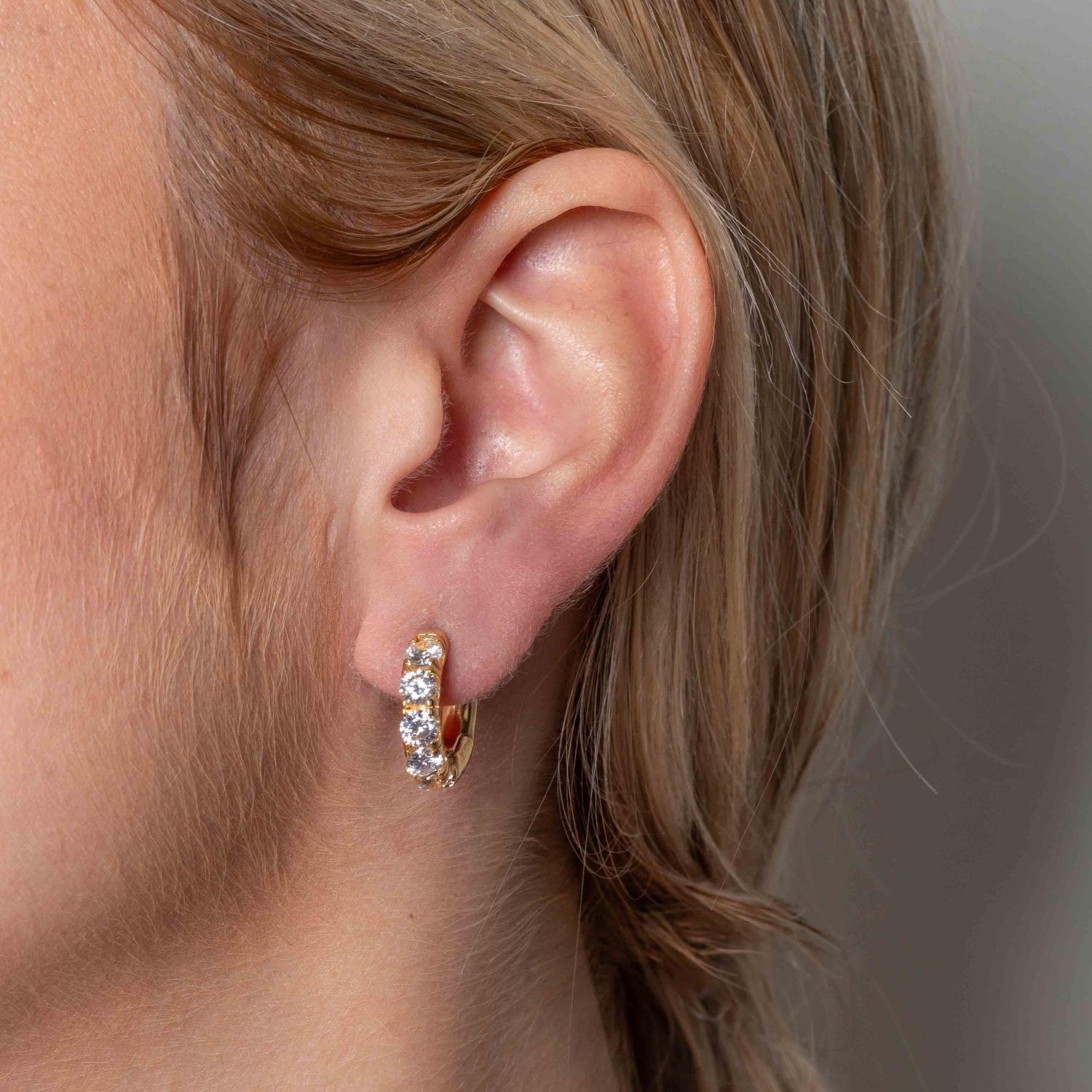 Ag-1946-Do Brinco De Argola Articulada Cravejado De Zircônias Cristais.&Nbsp;