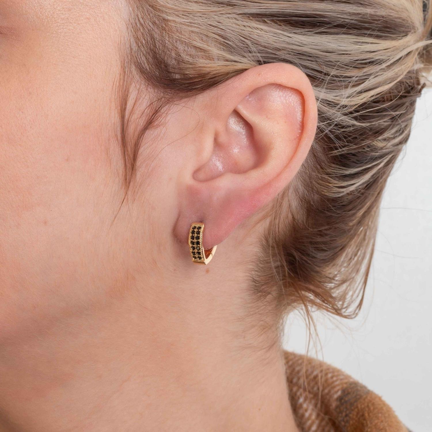 Ag-1951-Do Brinco De Argola Articulada Cravejado De Zircônias Pretas.