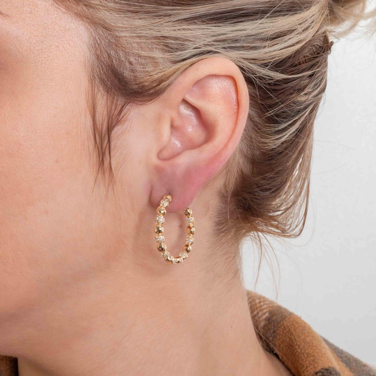 Ag-1956-Do Brinco Meia Argola De Bolinhas Lisas E Cravejadas Cristal - 28mm.