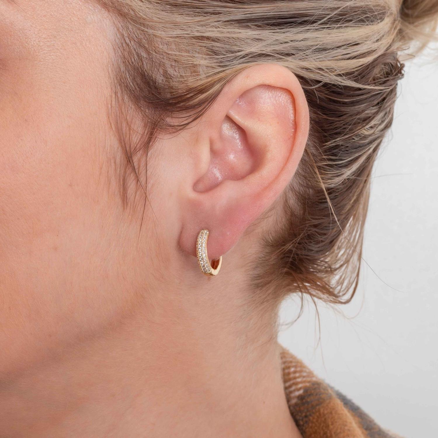 Ag-2047-Do Brinco De Argola Articulada Cravejado De Zircônias Cristais.