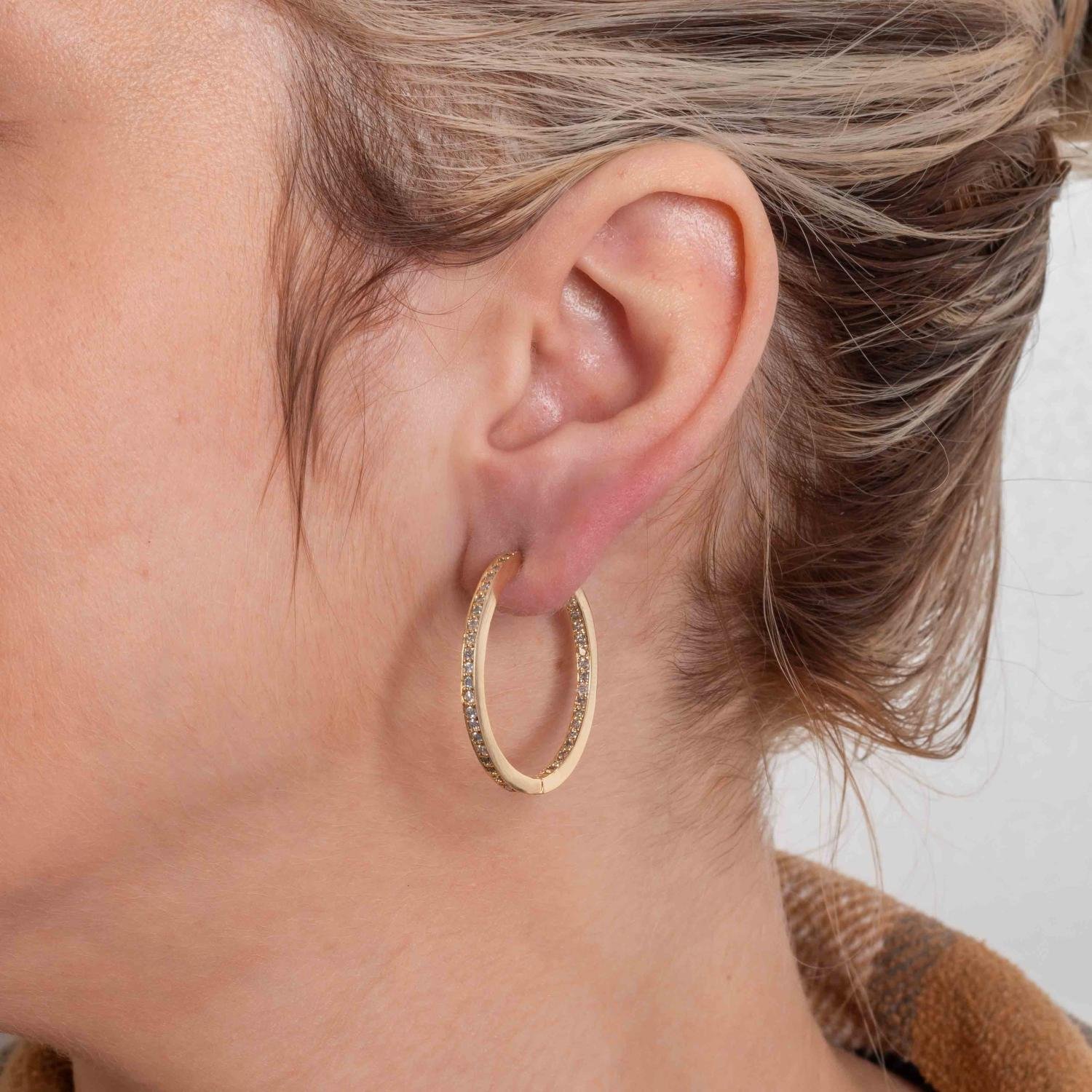 Ag-2066-Do Brinco Argola Articulada Cravejada Cristal.