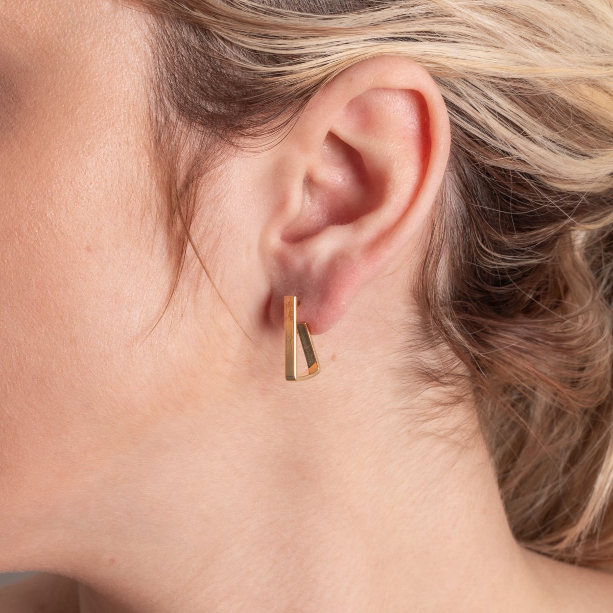 Ag-2090-Do Brinco Meia Argola Triângulo (3mmx19mm).