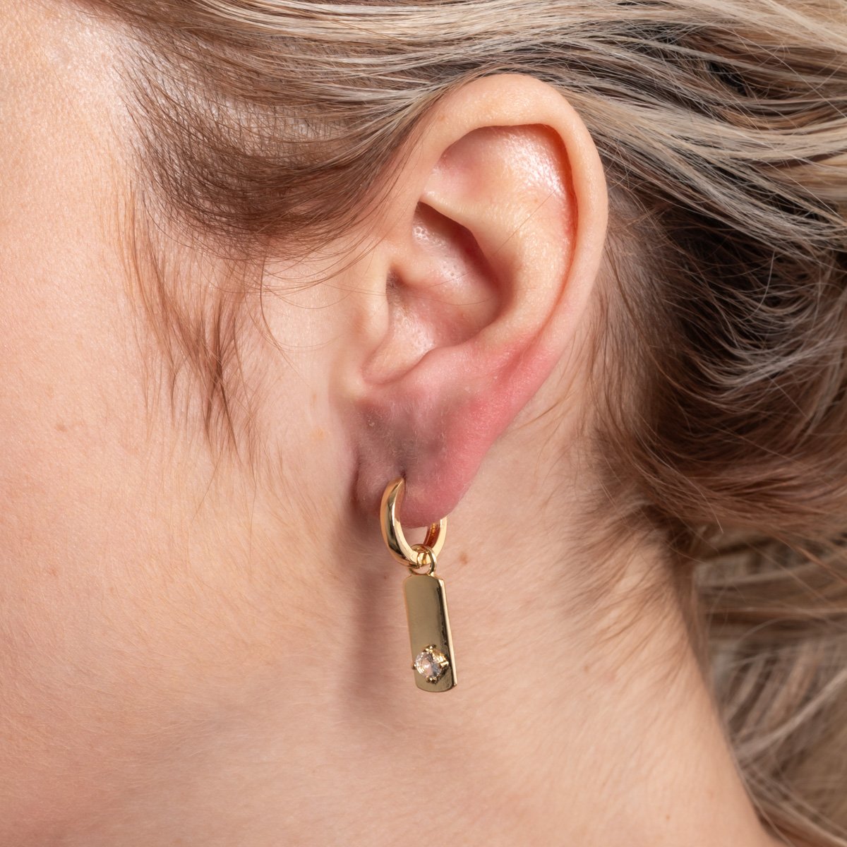 Ag-2130-Do Brinco Argolada Articulada Com Pêndulo E Zircônia.