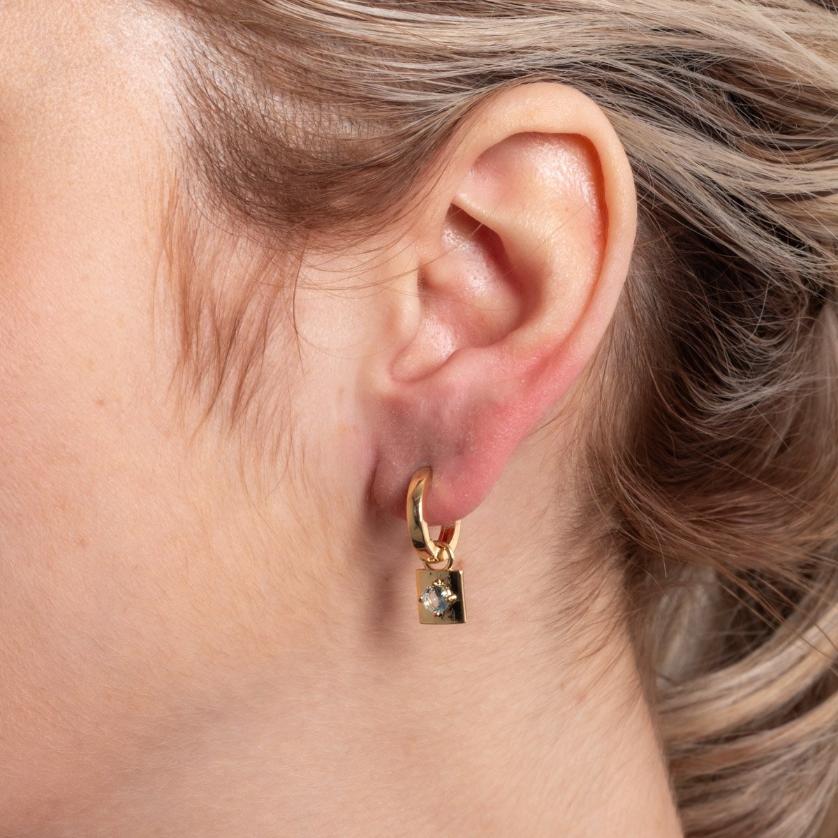 Ag-2131-Do Brinco Argola Articulada Com Pêndulo Detalhado.