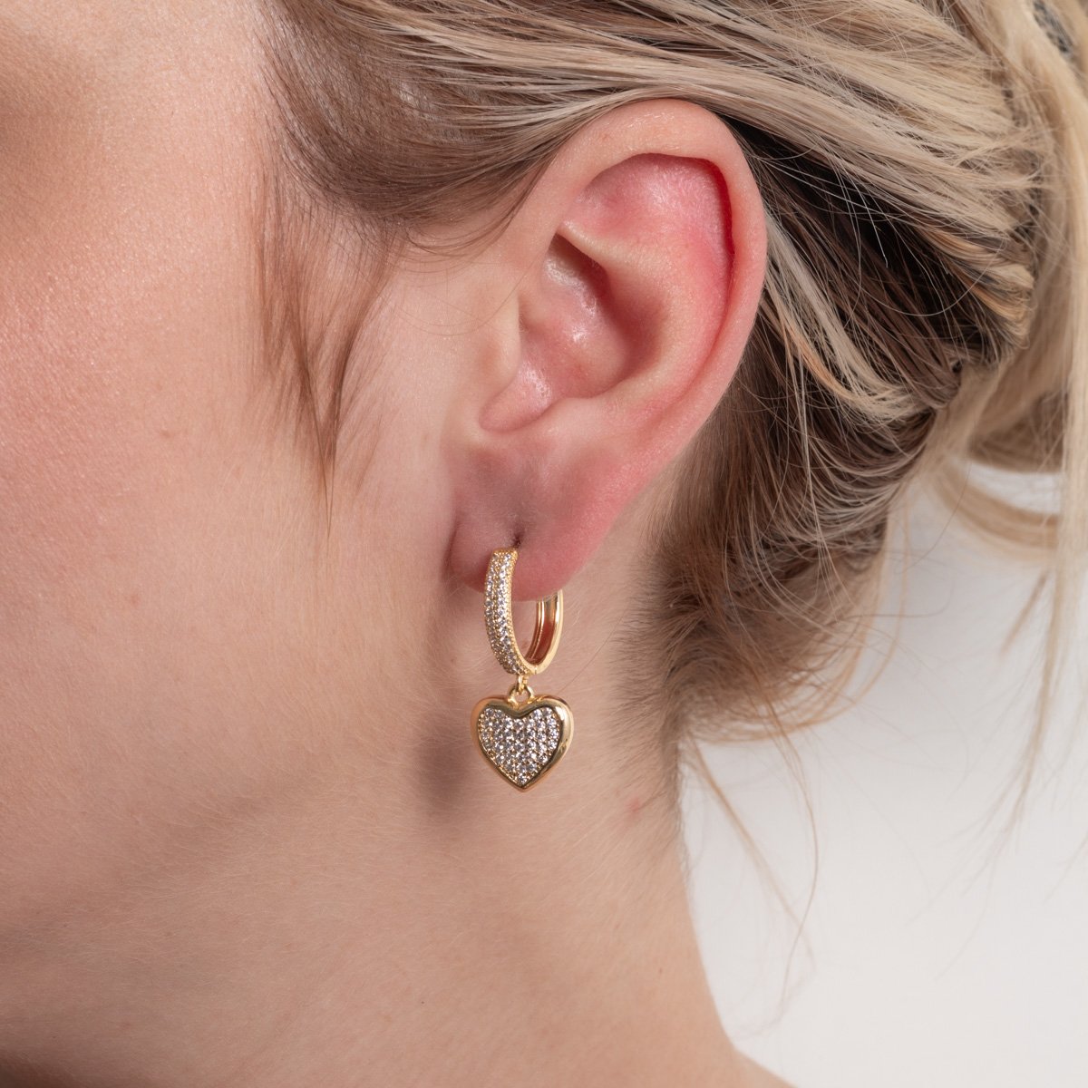 Ag-2143-Do Brinco De Argola Articulada Com Pêndulo De Coração Cravejado De Zircônias Cristais.