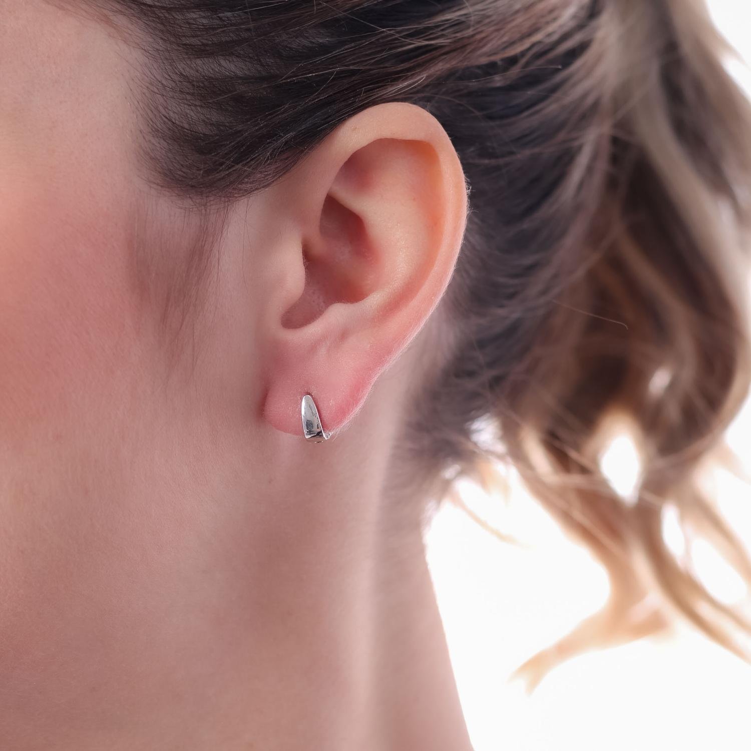 Ag-517-Rd Brinco De Argola Articulada - Ródio Branco.