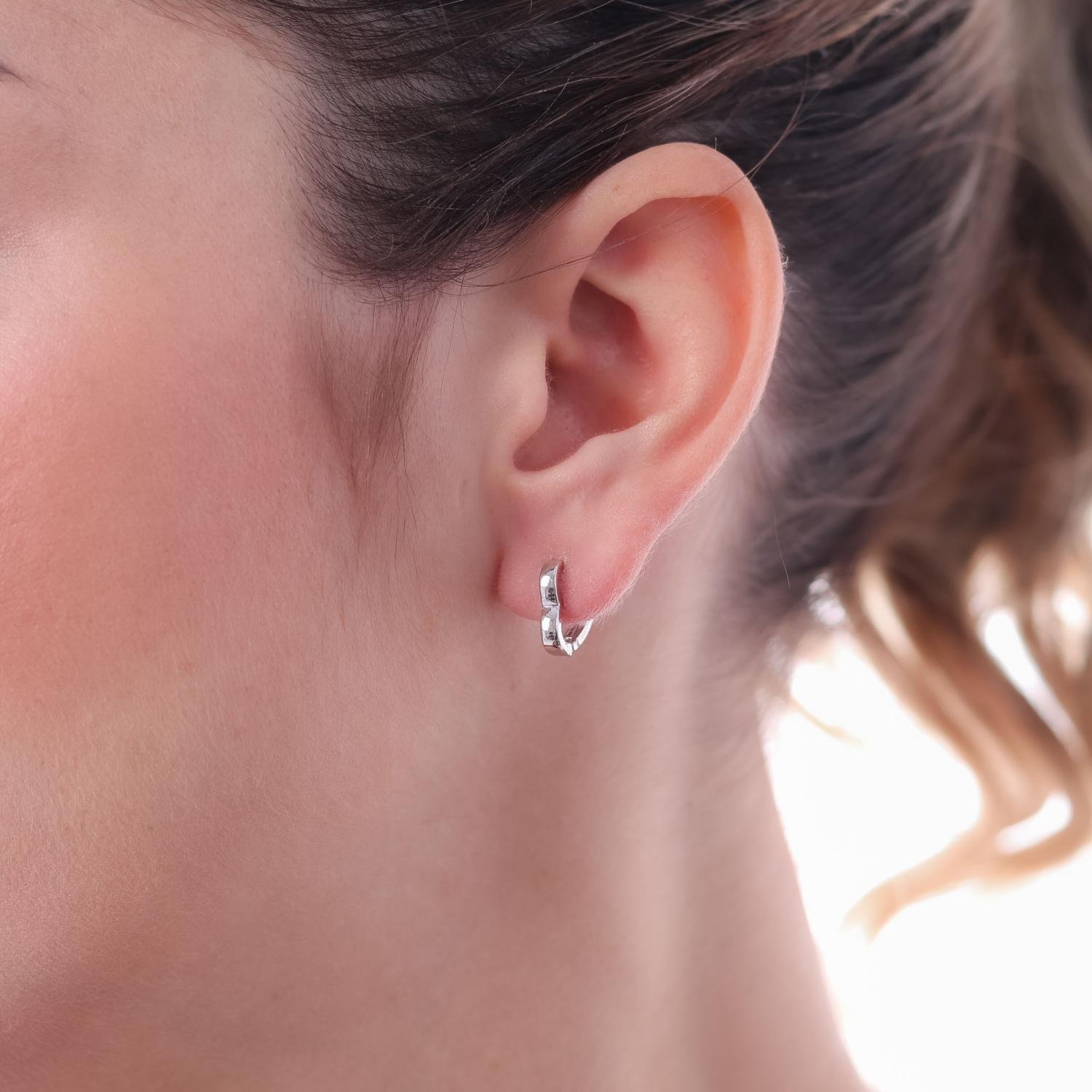 Ag-522-Rd Brinco Argola Articulada De Coração - Ródio Branco.