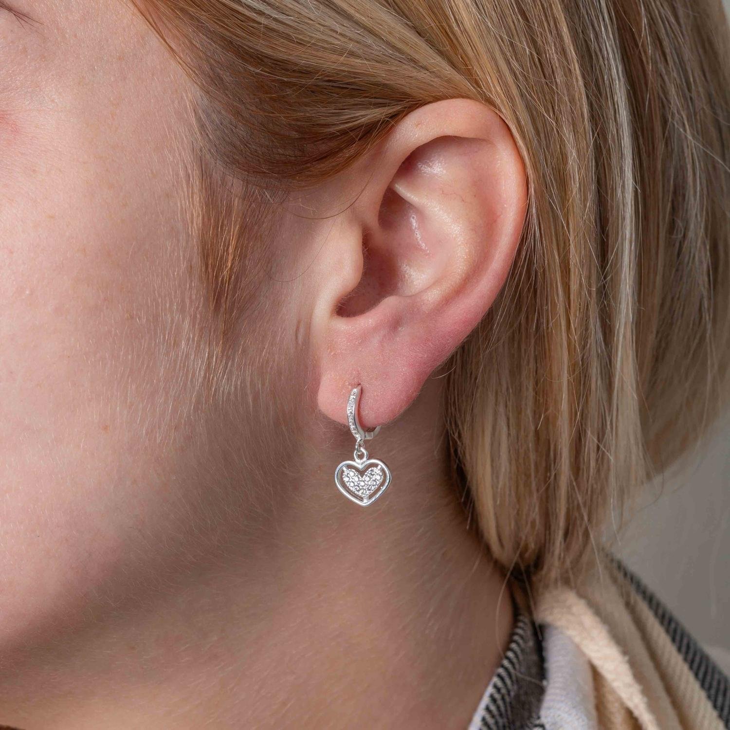 Ag-Ag-923 Brinco De Argola Articulada Com Coração Cravejados De Zircônias Cristais - Prata 925.