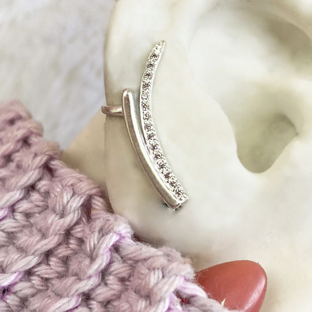 Brinco Ear Cuff Cravejado De Zircônias.