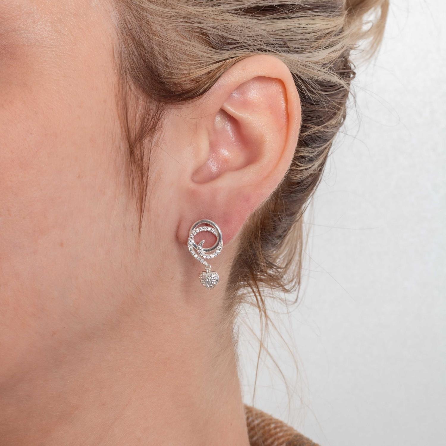 Ag-Br-1265 Brinco De Coração Cravejado De Zircônias Creistais - Prata 925.