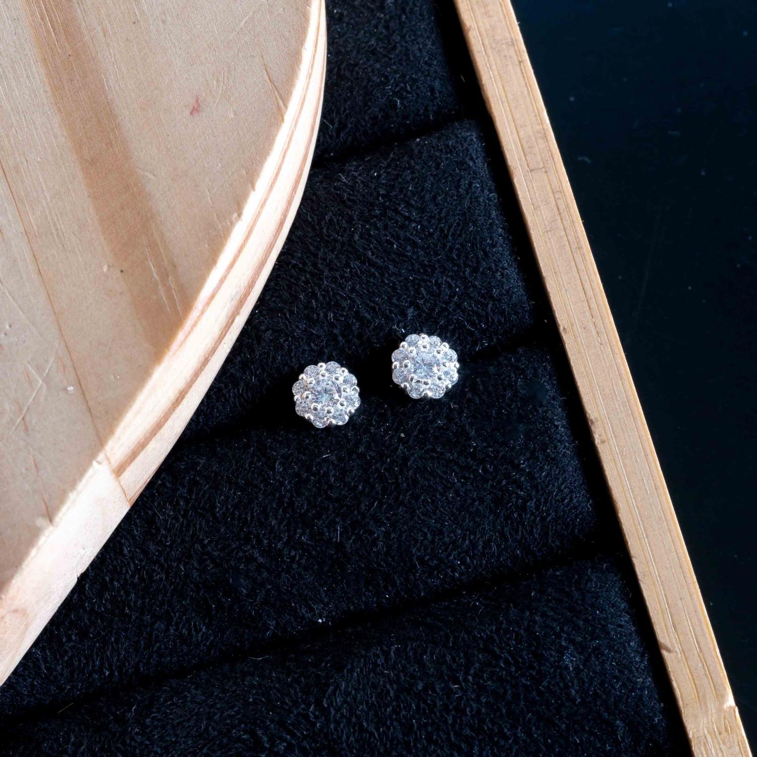 Ag-Bra-345 Brinco De Flor Cravejado De Zircônias Cristais - Prata 925.