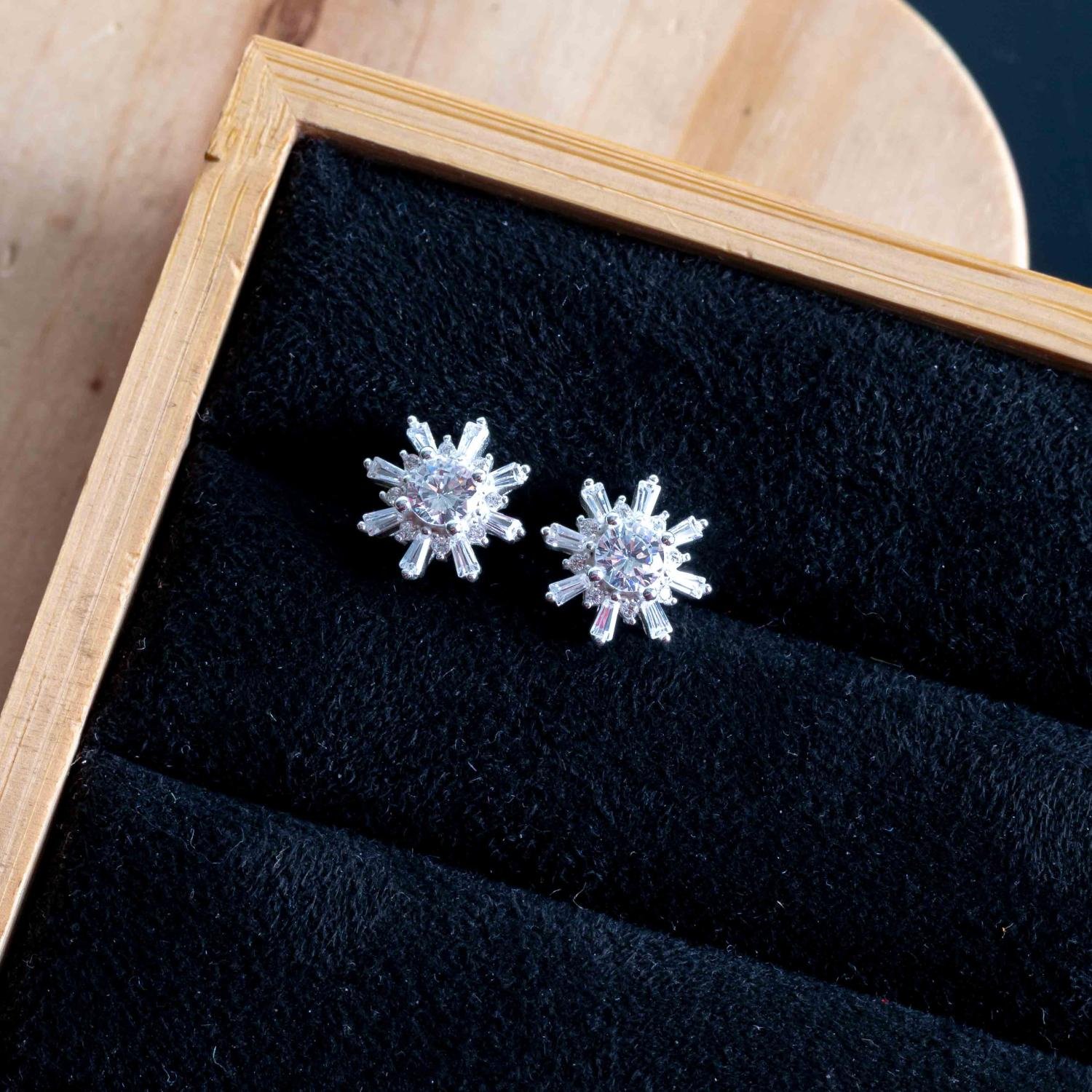 Ag-Bra-358 Brinco Cravejado De Zircônias Cristal - Prata 925.