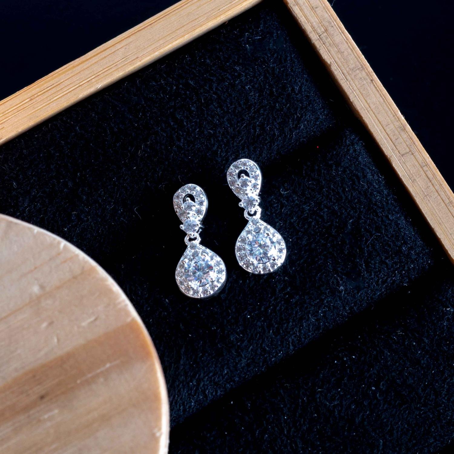 Ag-Bra-362 Brinco De Gota Cravejado Cristal - Prata 925.