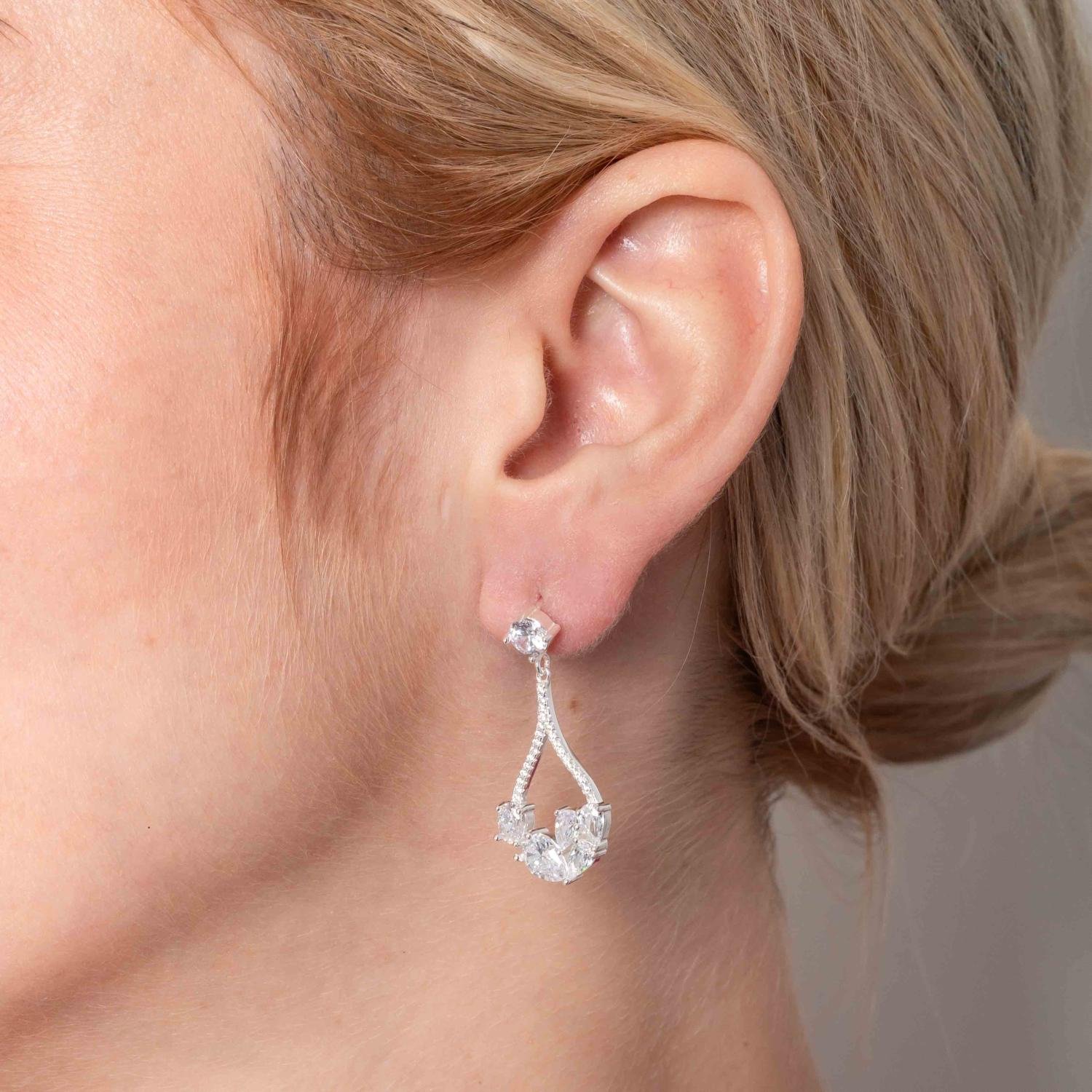 Ag-Bra-413 Brinco Médio Cravejado De Zircônias Cristais - Prata 925.