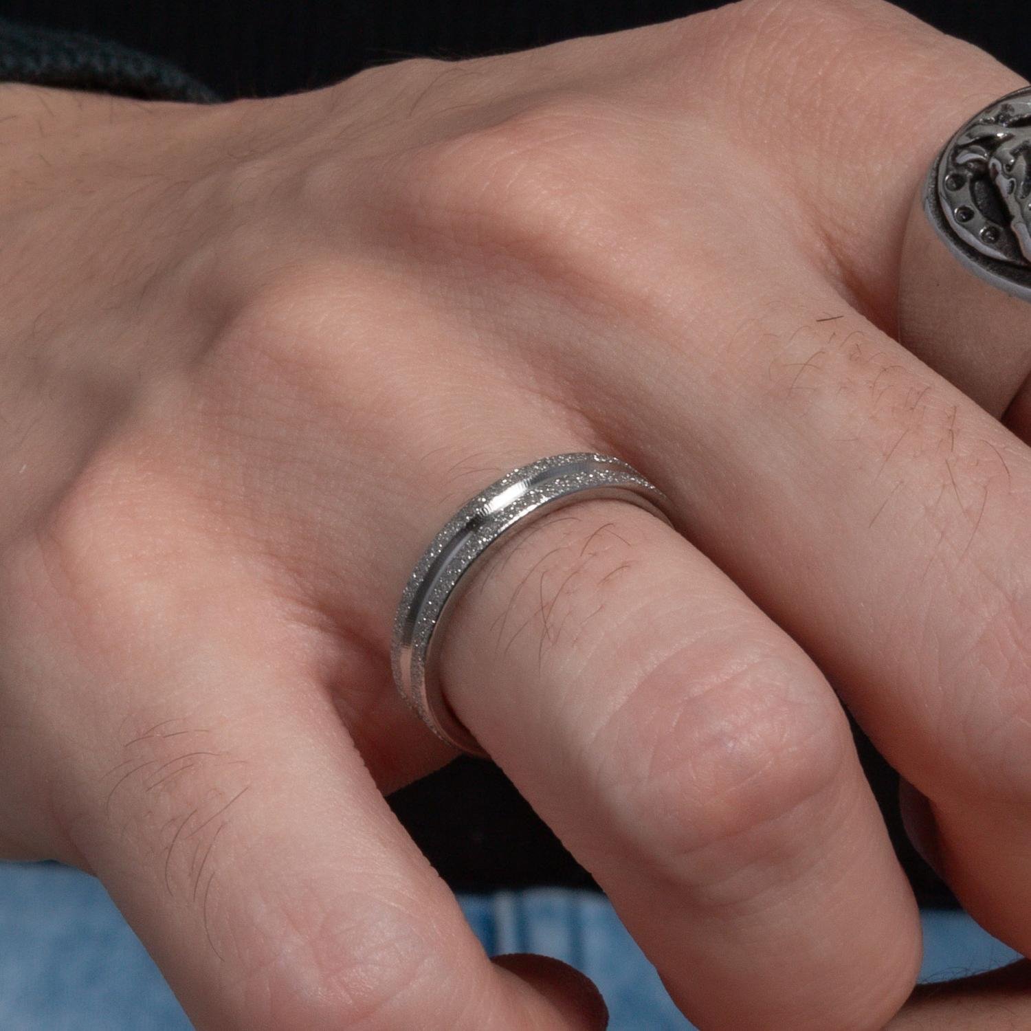 An-2004-Aço Inox Anel Masculino Liso Com Detalhe Texturizado (Aço Inox).