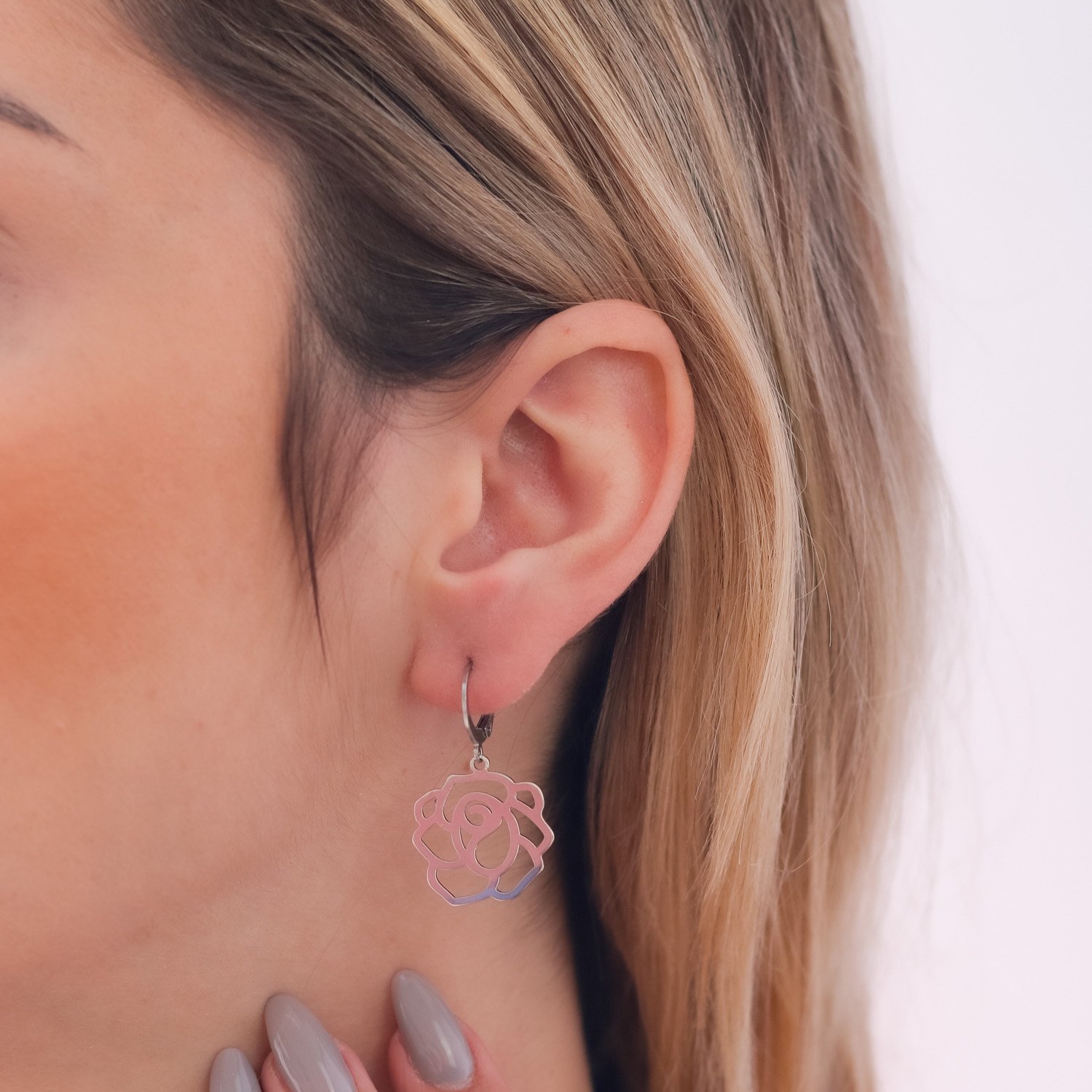 Bla-07-Inox (Aço Inox). Brinco Argola Articulada&Nbsp; De Rosa Vazada.