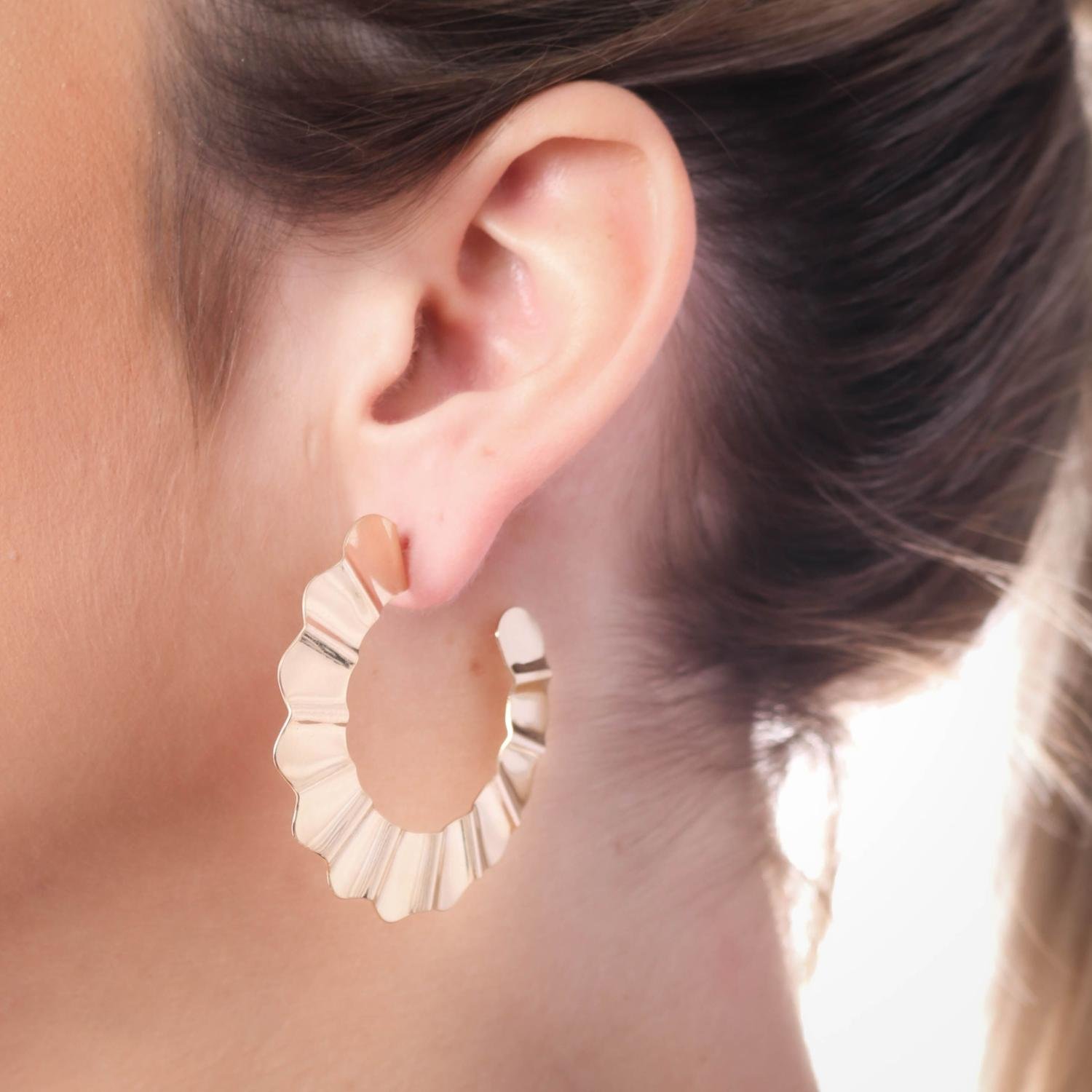 Bls-3777-Do Brinco Meia Argola Detalhada.