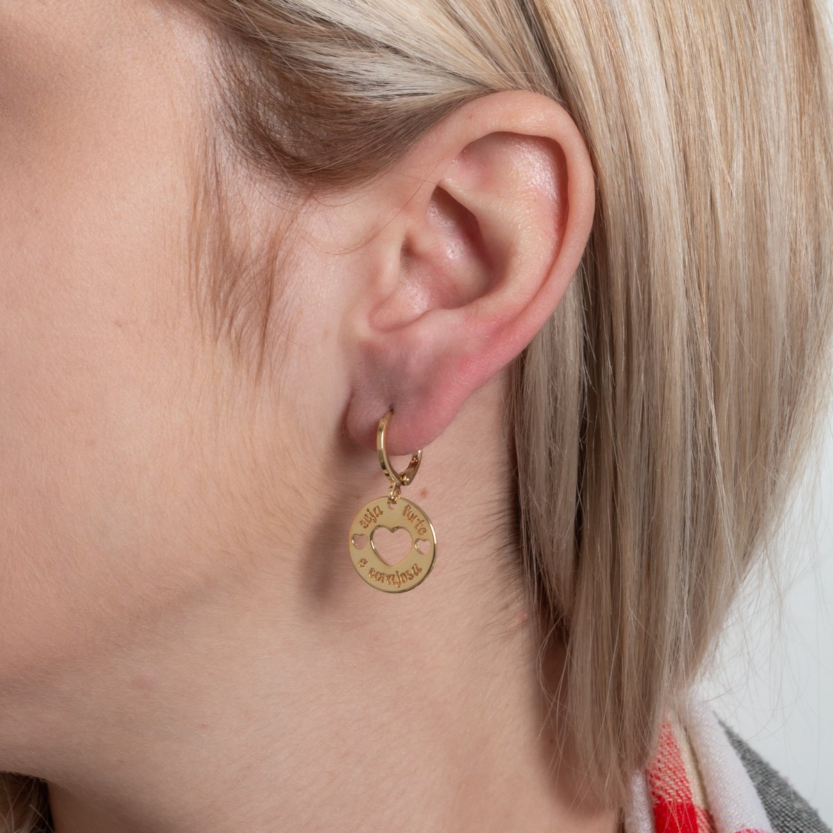 Bls-5470-Do Brinco Articulado E Pêndulo De Medalha Seja Forte E Corajosa Com Corações.