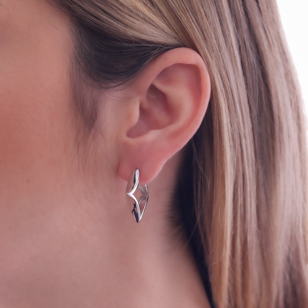 Br-1086-Rd Brinco Meia Argola Quadrada Liso -Ródio Branco.