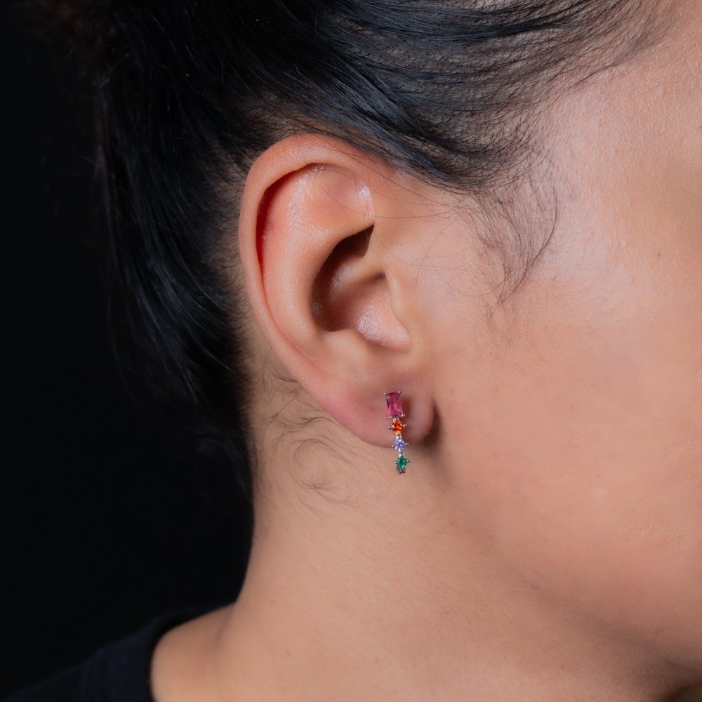 Br-1101-Rd Brinco Cravejado De Zircônias Coloridas - Ródio Branco.