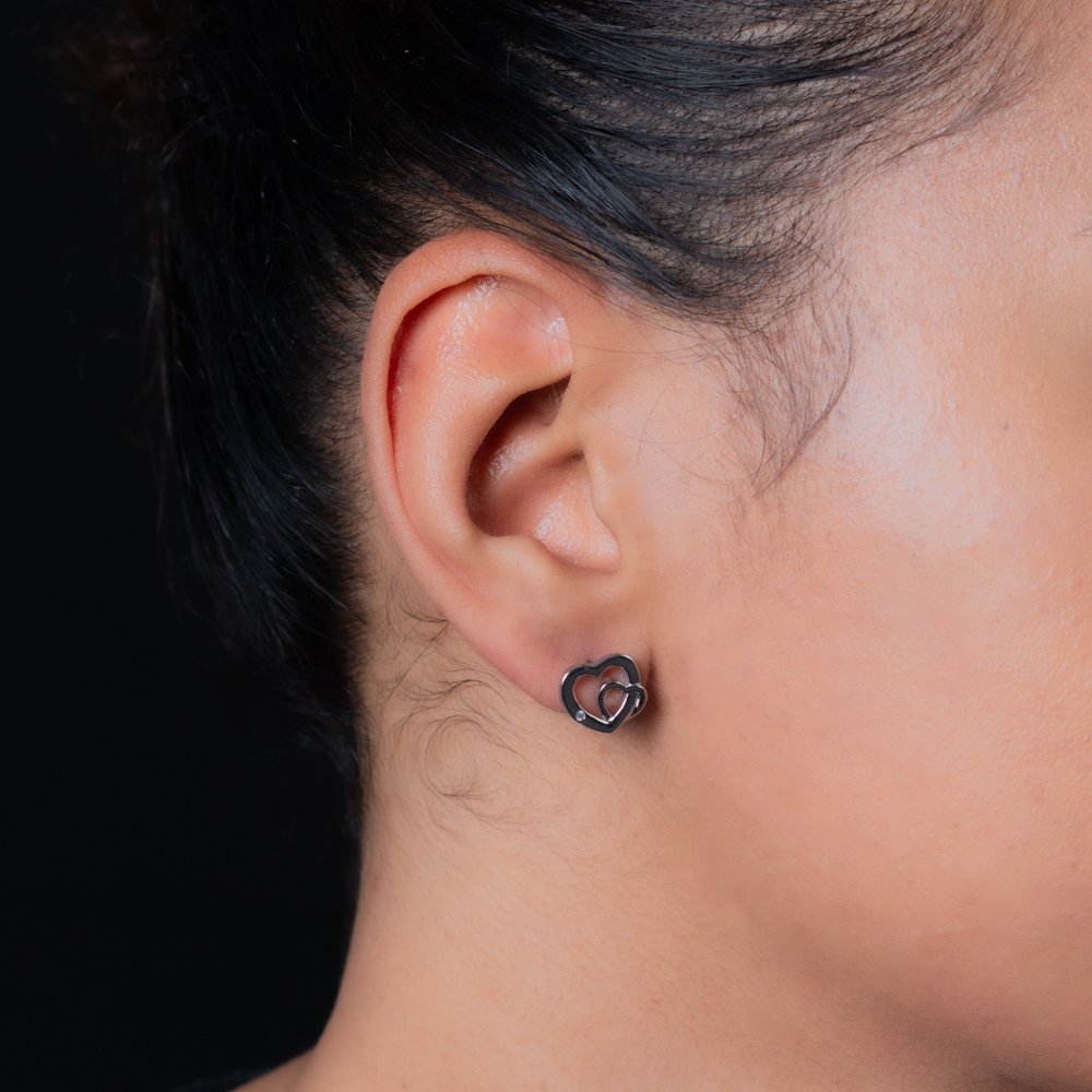 Br-1111-Rd Brinco De Corações Vazado Com Zircônia Cristal - Ródio Branco.