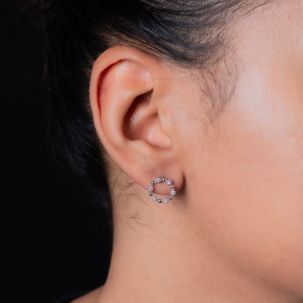 Br-1115-Rd Brinco Cravejado De Zircônias Cristais - Ródio Branco.