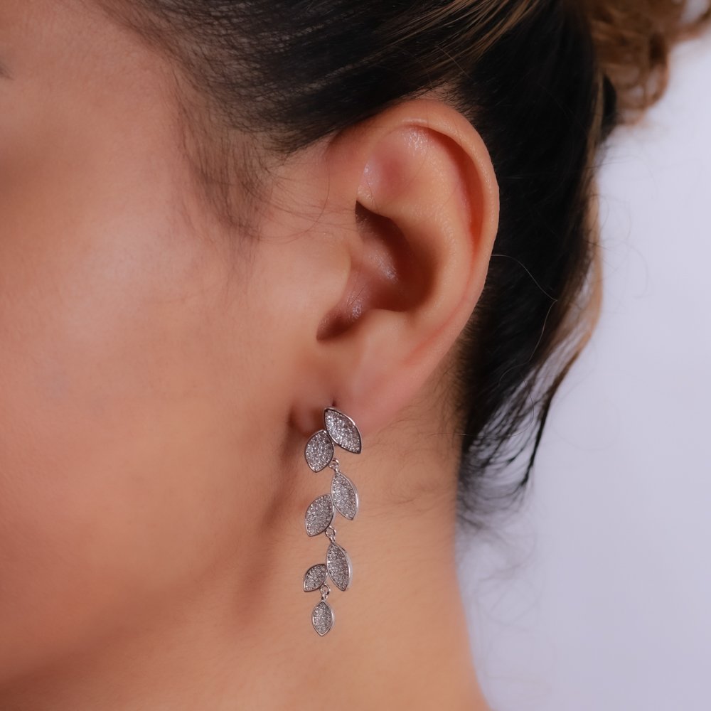 Brd-1365-Rd Brinco De Folhas Cravejado Cristal - Ródio Branco.