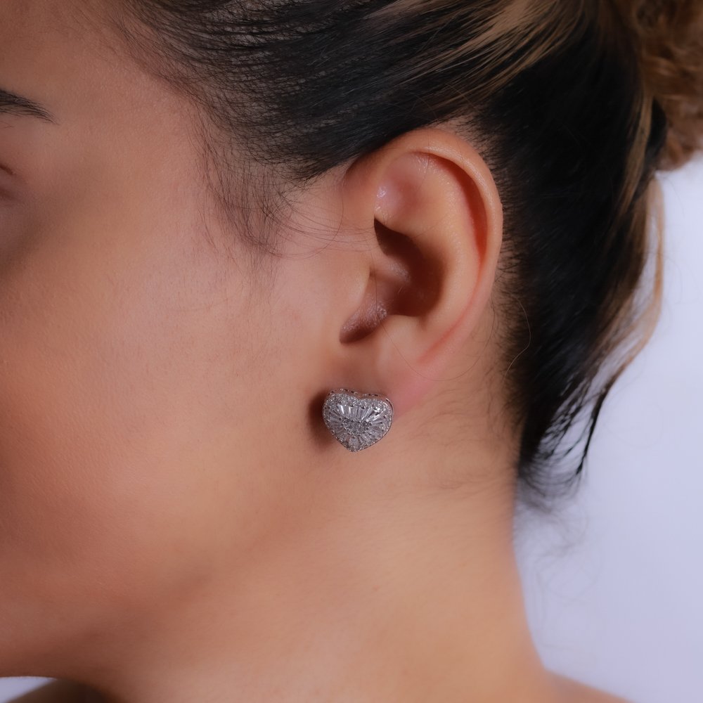 Brd-1391-Rd Brinco De Coração Cravejado De Zircônias Cristais - Ródio Branco.