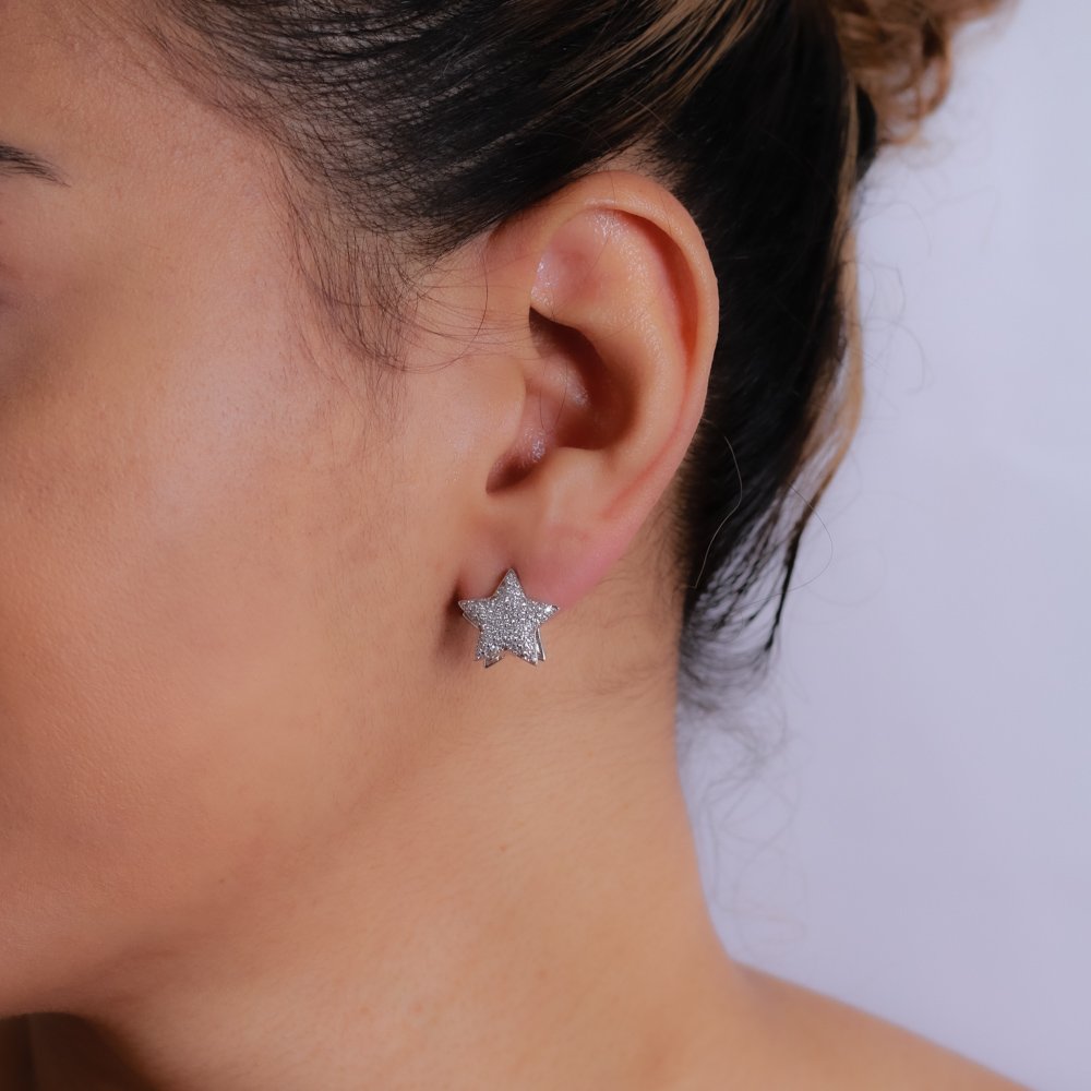 Brd-1449-Rd Brinco De Argola Articulada De Estrela Cravejada Cristal - Ródio Branco.