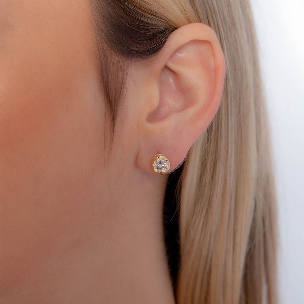 Brinco De Esfera Cravejado De Zircônia.