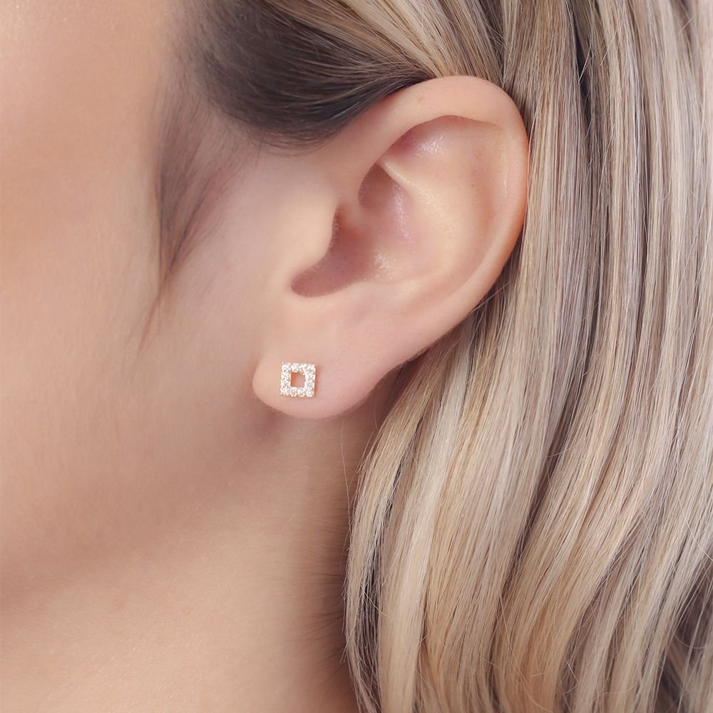 Brf-1027-Do Brinco Pequeno Quadrado Vazado Cravejado De Zircônias. Brf-1027-Do Brinco Pequeno Quadrado Vazado Cravejado De Zircônias.