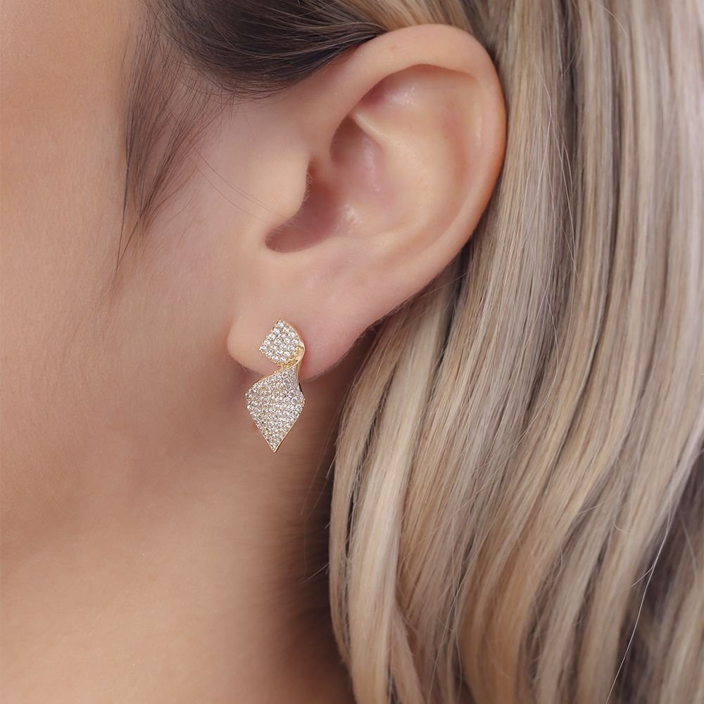 Brf-1043-Do Brinco Torcido Cravejado De Zircônias. Brf-1043-Do Brinco Torcido Cravejado De Zircônias.