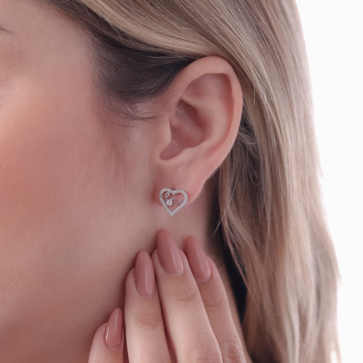 Brf-1064-Rd Brinco De Coração Escrito Love Cravejado De Mini Zircônias Cristal.