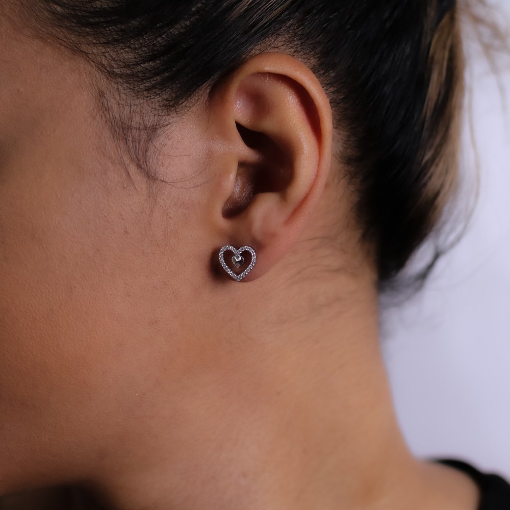 Brf-1098-Rd Brinco De Corações Cravejado Vazado E Liso - Ródio Branco.&Nbsp;