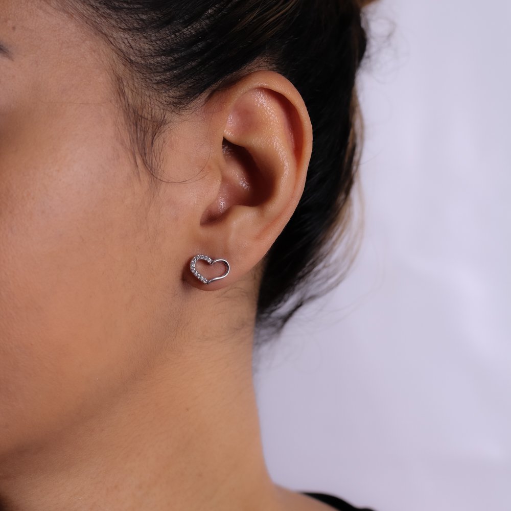 Brf-1099-Rd Brinco De Coração Vazado Cravejado E Liso - Ródio Branco.