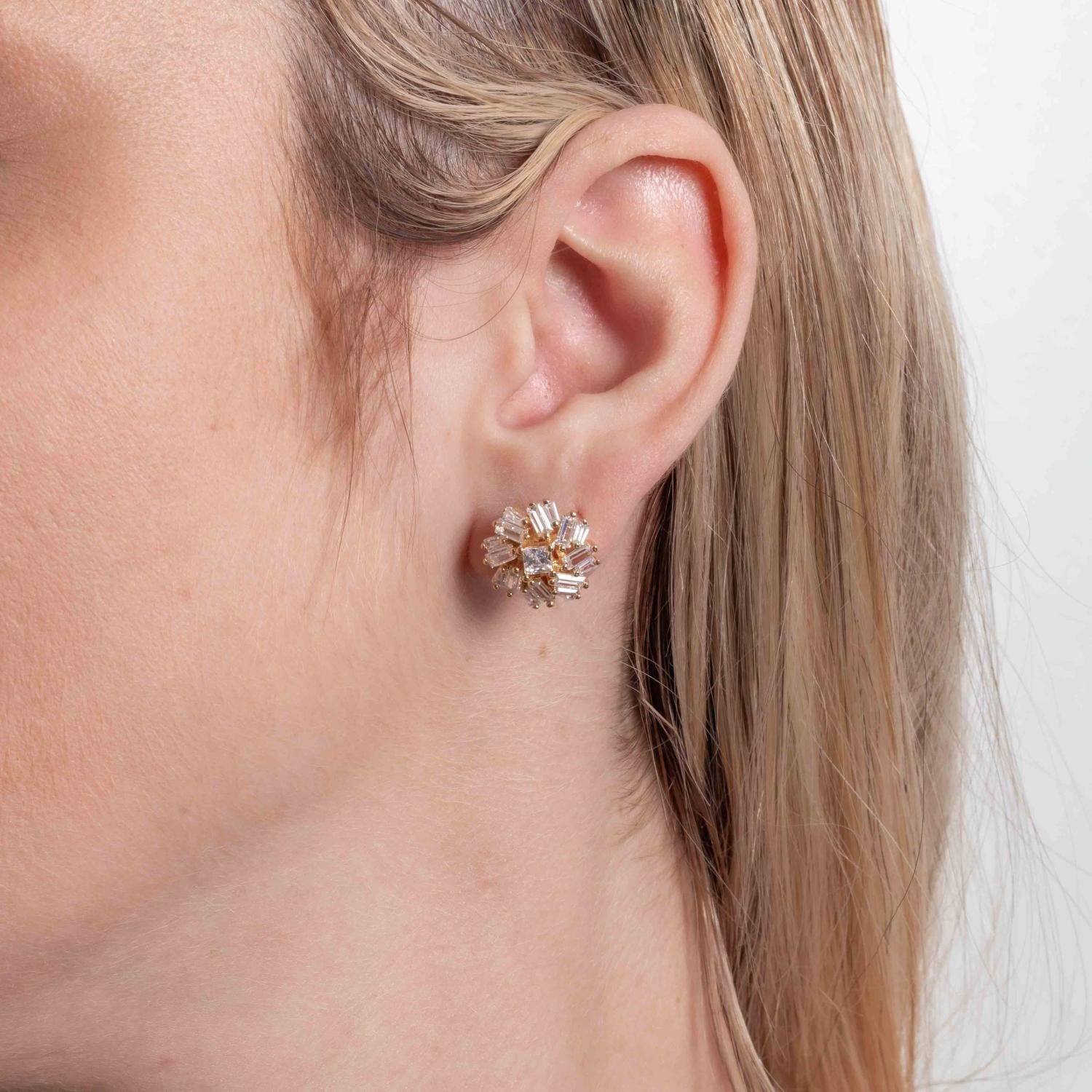 Brf-1229-Do Brinco De Flor Cravejado De Zircônias Cristais.