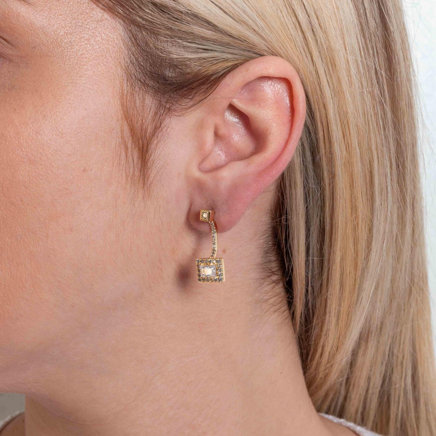 Brf-1238-Do Brinco Quadrado Cravejado De Zircônias Cristais.